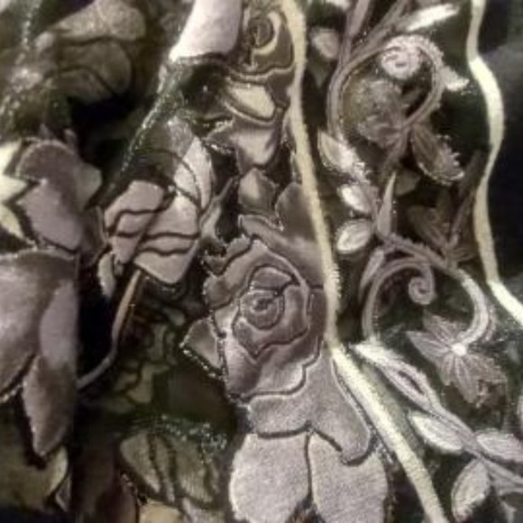 Source Unknown Accessories - 17 X 64 Applique Roses in shades of Gray Scarf